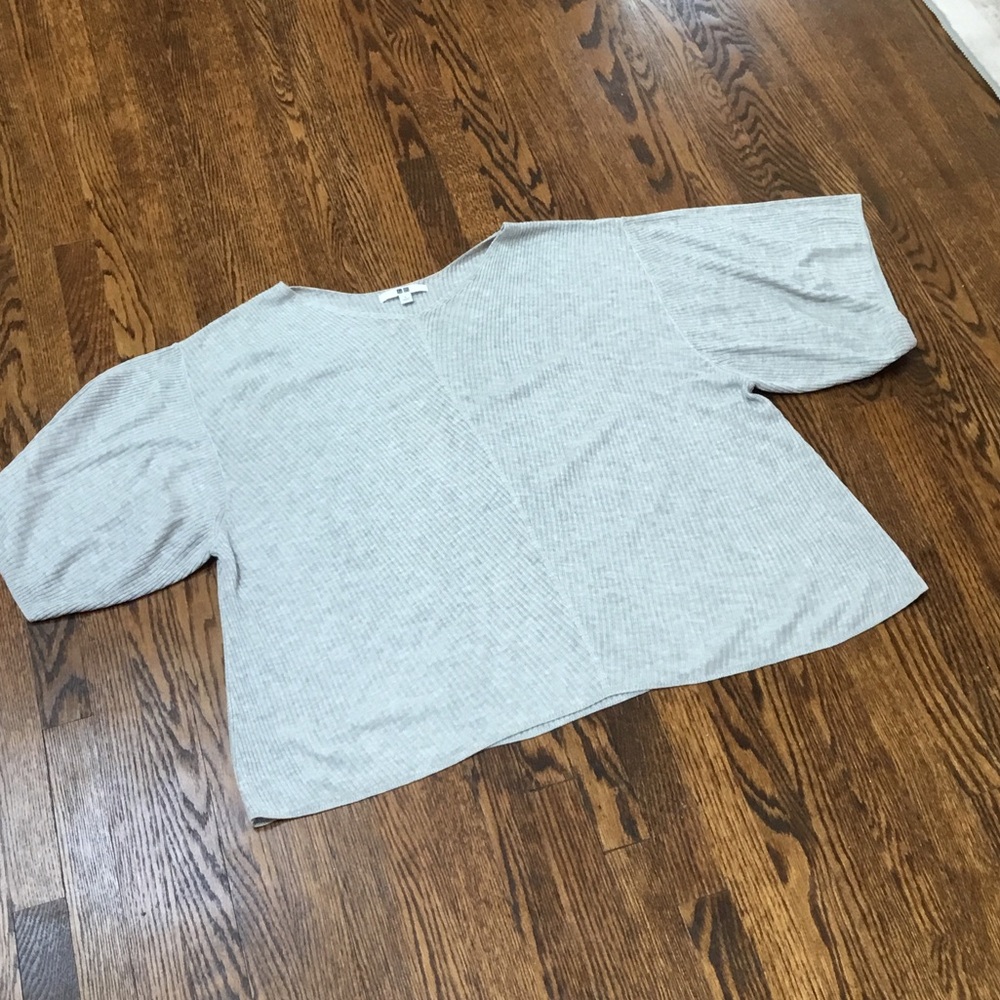 Uniqlo Light Gray Ribbed V-Neck Top